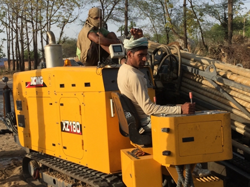 印度黑土地上(shàng)穿梭的徐工金