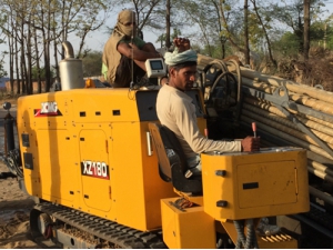 印(yin)度黑土地上(shàng)穿梭的徐工(gong)金