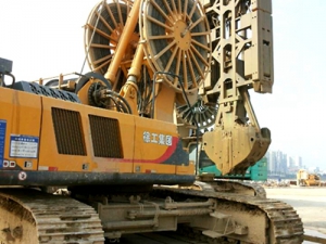 珠澳(ao)大橋珠海鍊(liàn)接線人工島(dao)工程施工